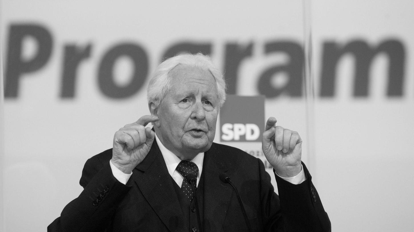 Der ehemalige SPD-Chef Hans-Jochen Vogel starb im Alter von 94 Jahren nach langjähriger Parkinson-Erkrankung.