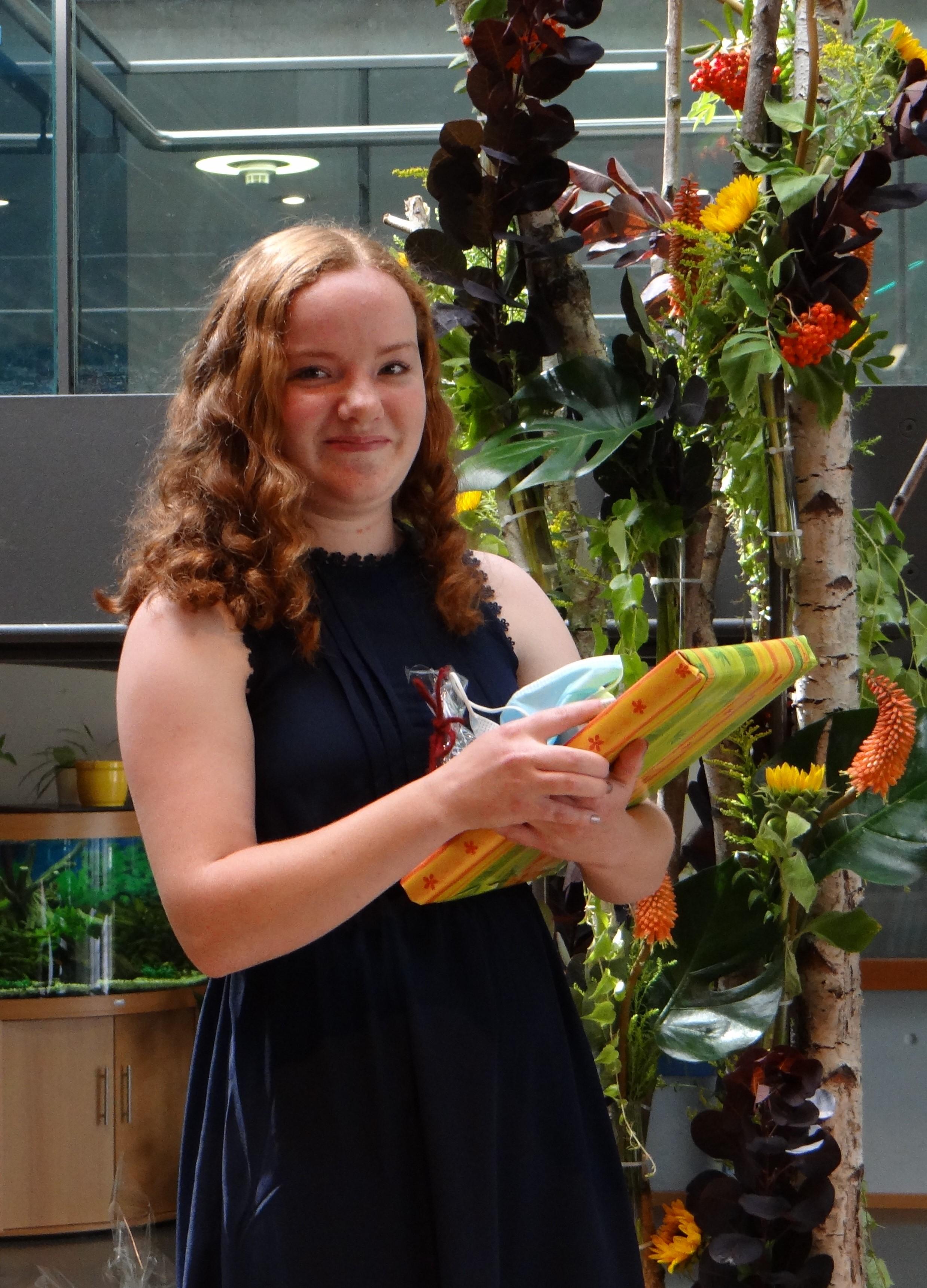 Schulbeste und natürlich auch Beste in Bayern: Madlen Lunz von der 10c mit Note 1,0.