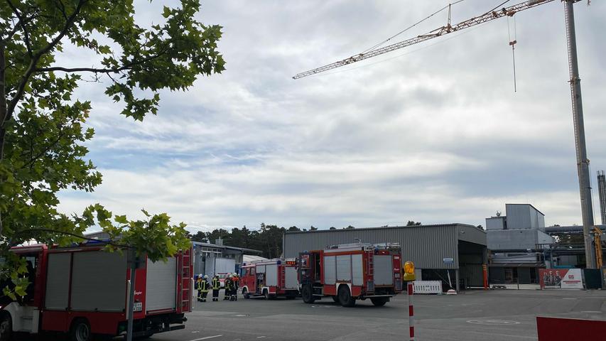 Großeinsatz der Feuerwehr in Fürth: Lösungsmittel in Firmengebäude ausgelaufen