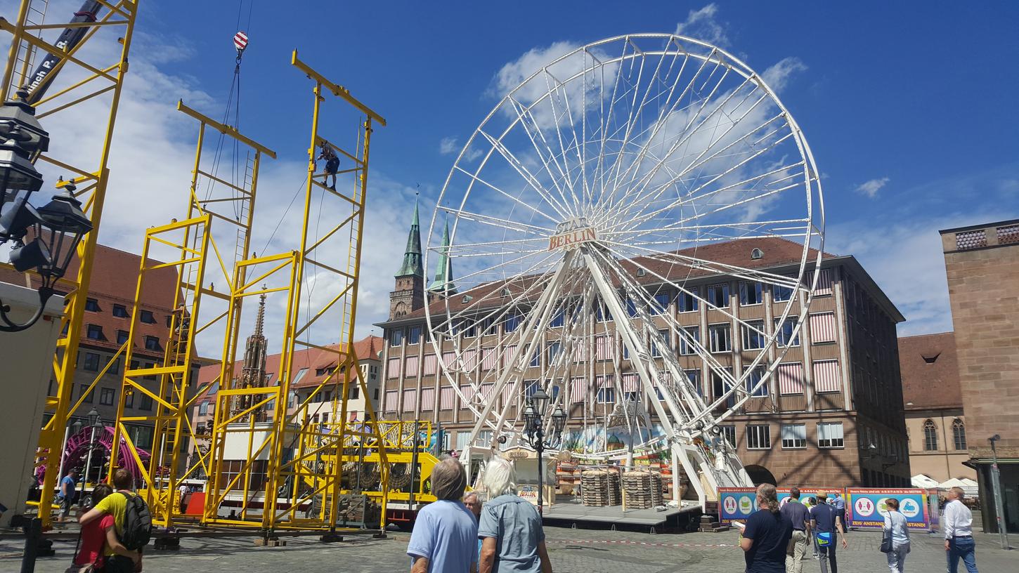 Bis zum 6. September gibt es bei den "Nürnberger Sommertagen" allerlei Volksfest-Attraktionen in der ganzen Stadt.