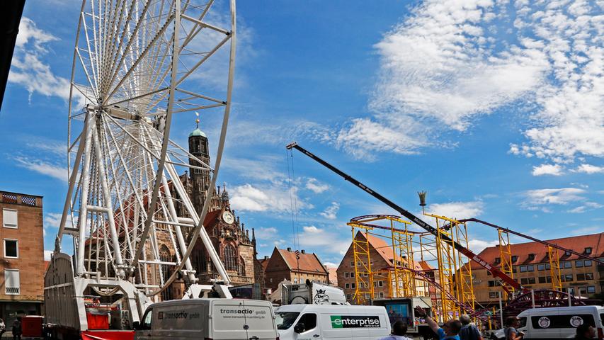 Erster Blick: So läuft der Aufbau des Nürnberger City-Volksfests