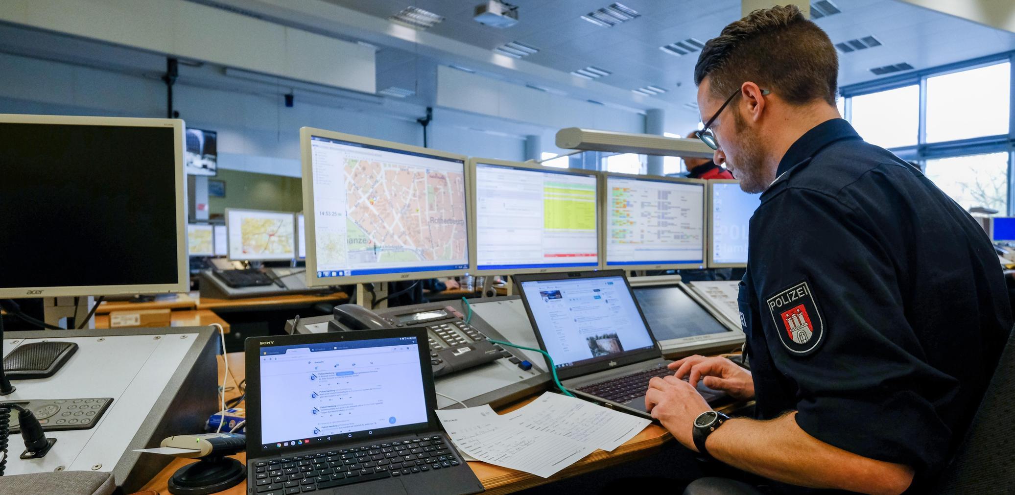 Мэйнфрейм ломоносов. Конрад цузе z3. Комплект математических микрокомпьютеров в университете. Музей компьютеров в москве. Computer germany.