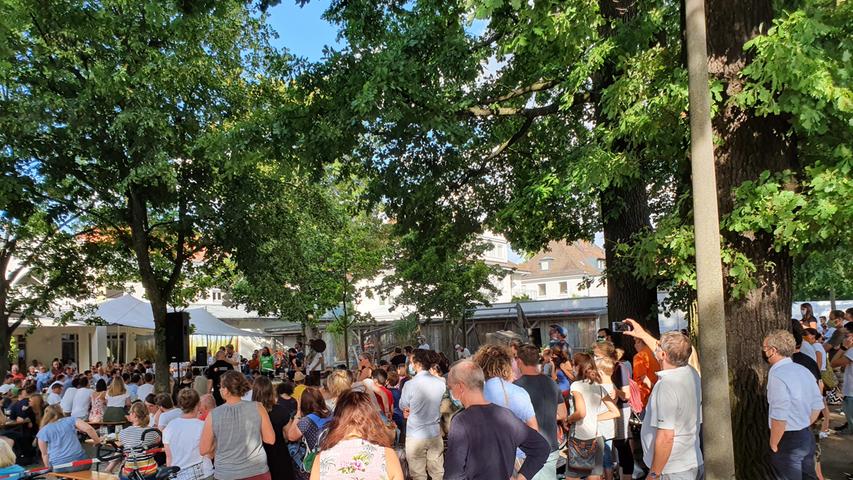 Stimmung bis unters Dach: LaBrassBanda rocken Nürnbergs Biergärten