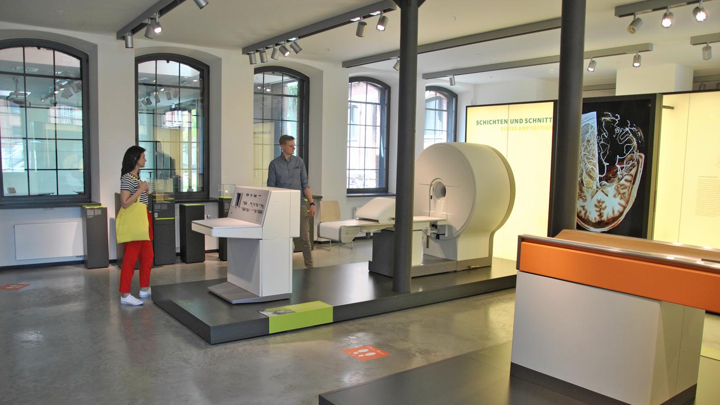 Eines der ersten Siretoms von 1975 steht im MedMuseum in Erlangen. Foto: Siemens Healthineers