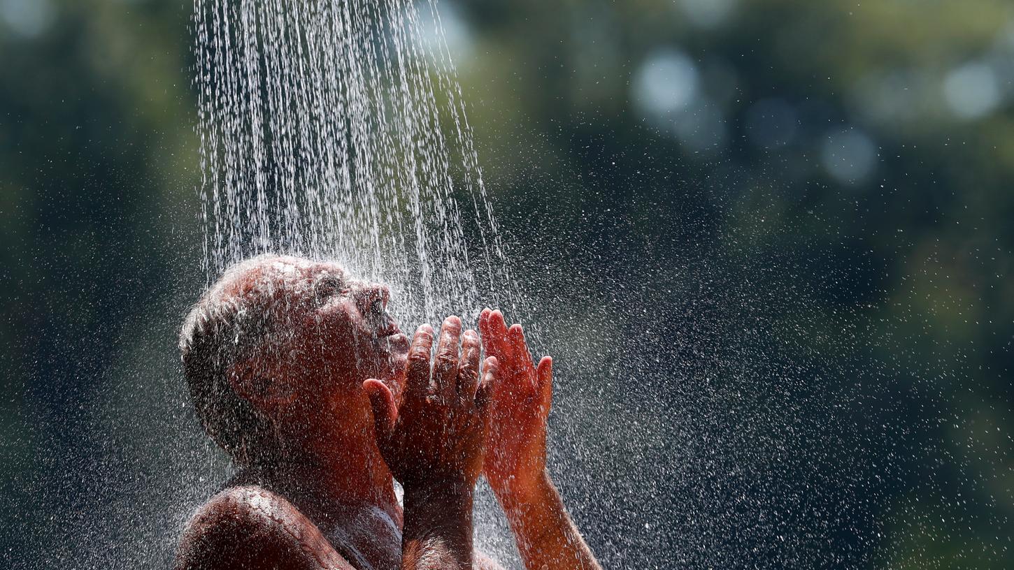 In der kommenden Woche wird es richtig warm. Eine Abkühlung zwischendurch mit einer kalten Dusche kann daher nicht schaden.
In der kommenden Woche wird es richtig warm. Eine Abkühlung zwischendurch mit einer kalten Dusche kann daher nicht schaden.