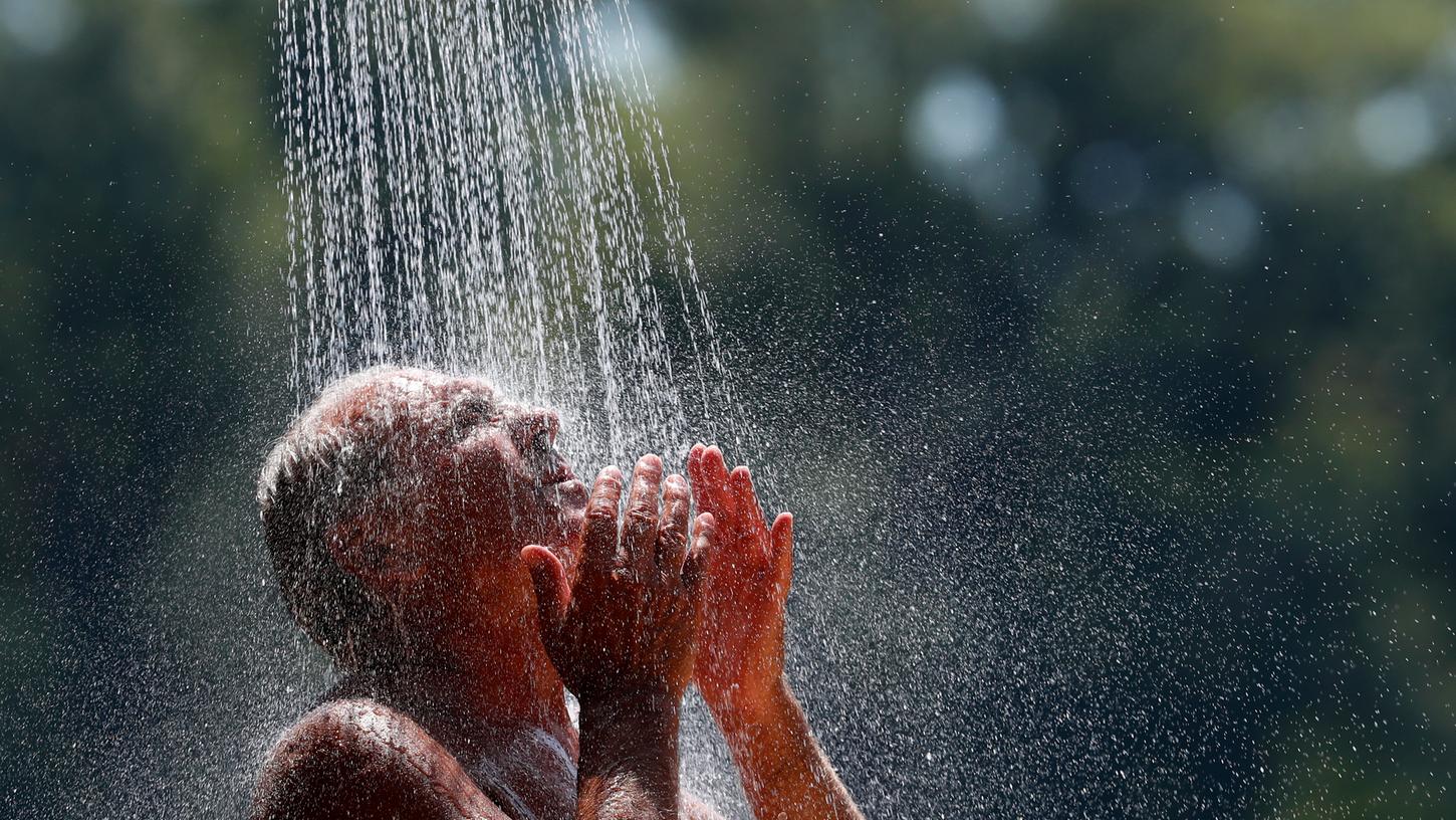 In der kommenden Woche wird es richtig warm. Eine Abkühlung zwischendurch mit einer kalten Dusche kann daher nicht schaden.