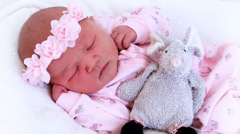 Willkommen Julia! Die kleine Prinzessin kam am 28. Juli auf die Welt. Dabei war sie 50 Zentimeter groß. Julia wog bei ihrer Geburt im St. Theresien-Krankenhaus 3950 Gramm.