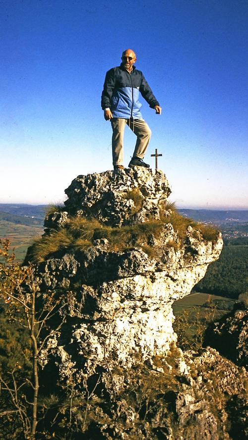 Franken hat auch seine Gipfel. Am Walberla stellte Hans Gaschbauer sein erstes Gipfelkreuz auf.