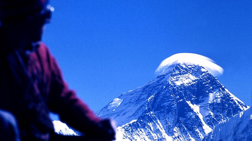 Den Mount Everest hat Hans Gaschbauer (l.) nicht bestiegen, für ihn war die wunderbare Ansicht bei bestem Wetter "eines der schönsten Erlebnisse".