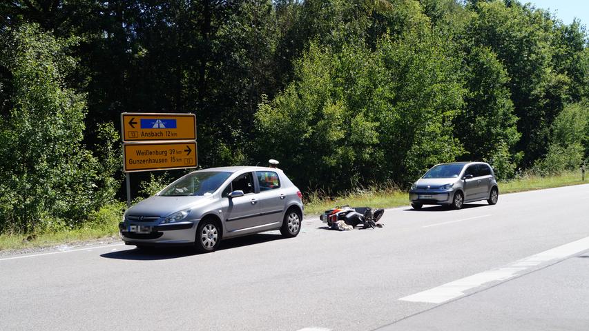 Leidendorf: Rollerfahrer übersieht Auto - Mann lebensgefährlich verletzt