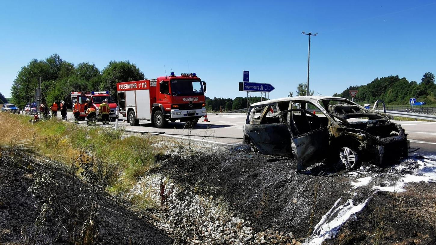 Frickenhofen: Kleinwagen brannte komplett aus