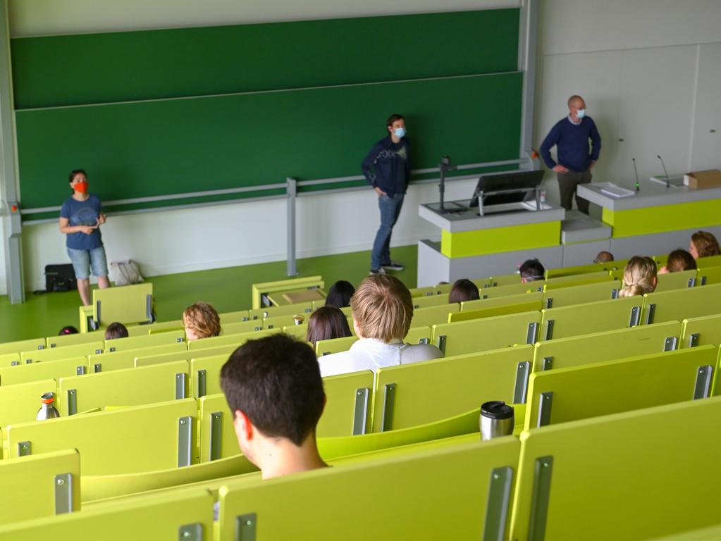 Corona Hilfen Und Kredite Studenten Verschulden Sich In Der Krise Politik Nordbayern De