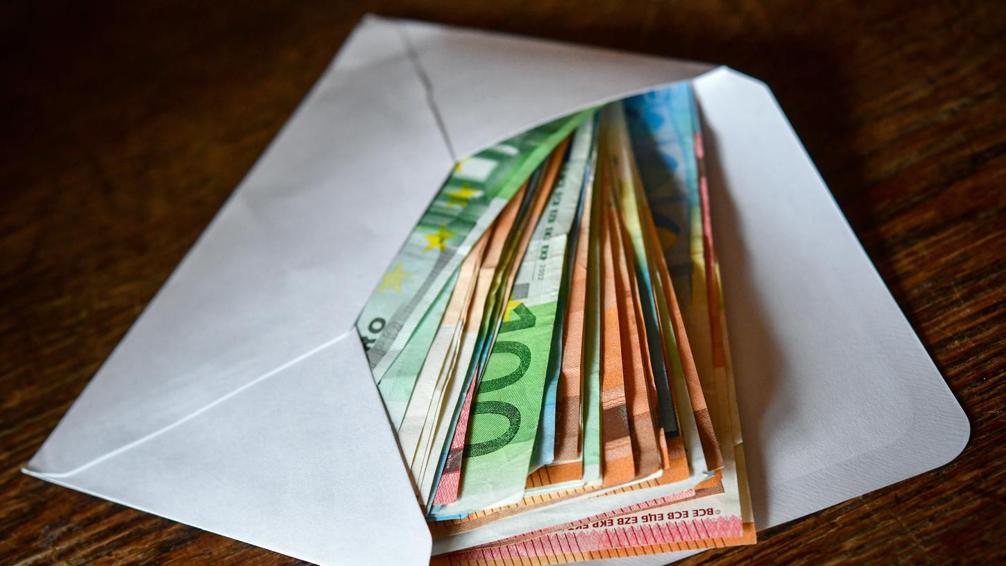 Ein Umschlag mit 800 Euro hat die anonyme Person für ein Jahr lang schwarzfahren freiwillig "nachgezahlt". Nach 19 Jahren.