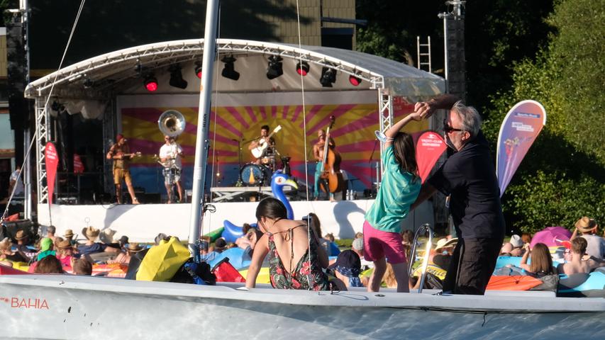 Baden zur Musik: Bukahara machte den Auftakt auf der Seebühne am Dutzendteich