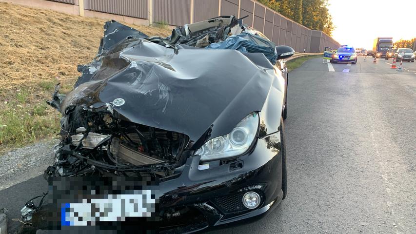 Schwerer Unfall auf A3: Mercedes fährt in Stauende