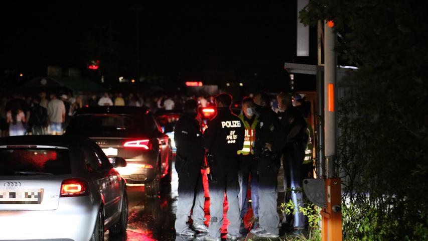 Verstoß gegen Corona-Regeln: Polizei löst Tuning-Treffen in Fürth auf