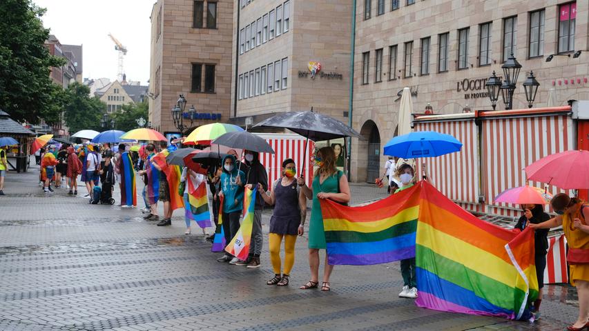 CSD light in Nürnberg: Menschenkette gegen Hass und Ausgrenzung