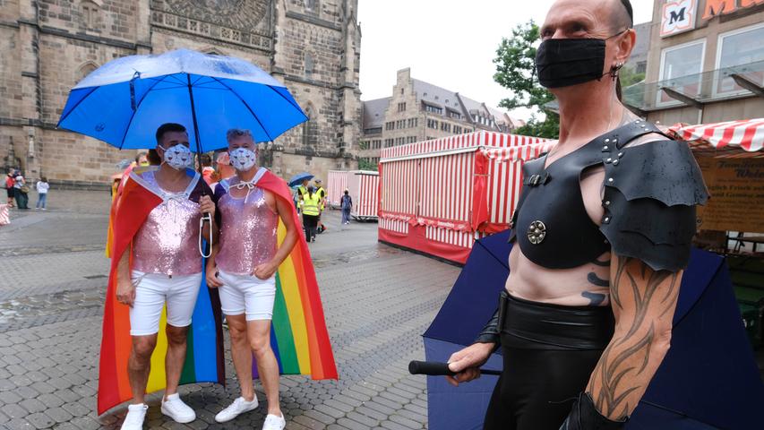 Nürnberg , am 02.08.2020..Ressort: Lokales Foto: Stefan Hippel ..Innenstadt, Breite Gasse und Karolinenstraße, , Pride-Menschenkette anlässlich des CSD