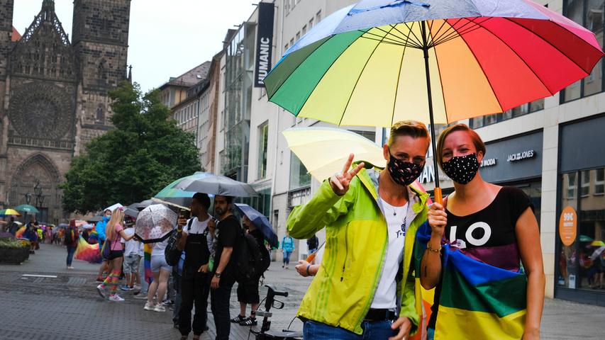 Nürnberg , am 02.08.2020..Ressort: Lokales Foto: Stefan Hippel ..Innenstadt, Breite Gasse und Karolinenstraße, , Pride-Menschenkette anlässlich des CSD