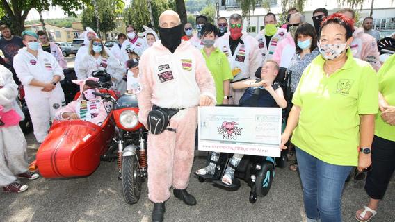 Biker im Hasenkostüm: Streetbunnycrew spendete 5000 Euro