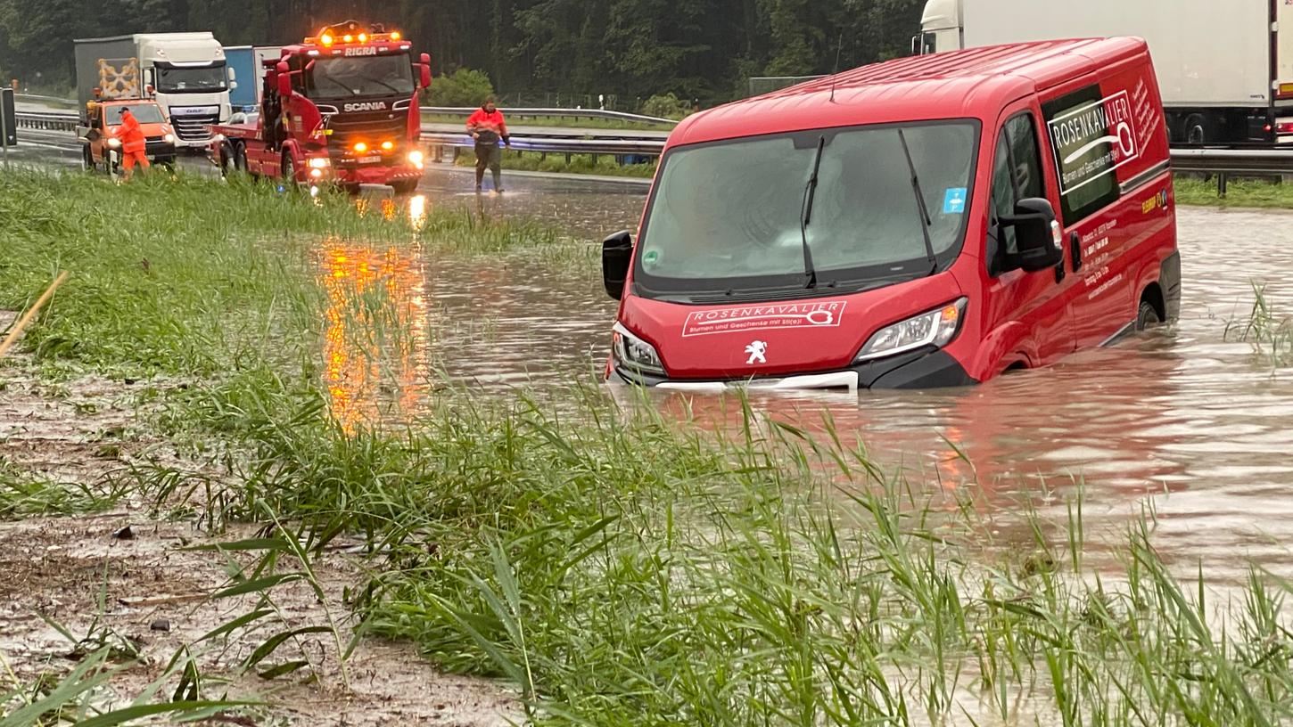 Hochwasser steigt nach Dauerregen in Südbayern stärker als erwartet