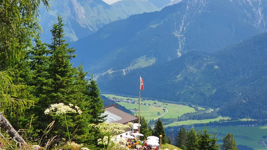 Blick ins Lechtal vom Panoramawanderweg am Neunerköpfle.