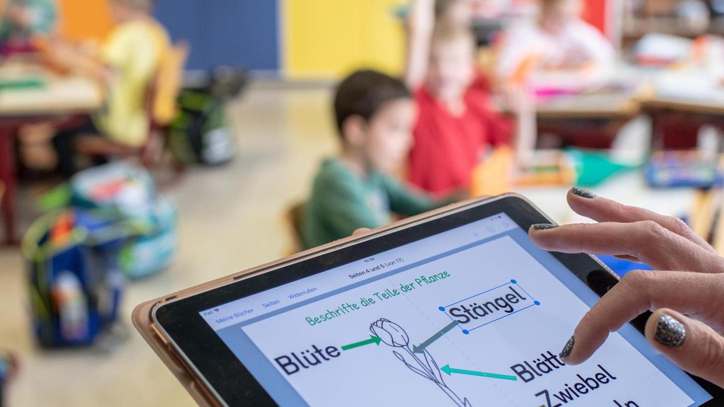 Digitalisierung an Schulen: Stein beendet die Kreidezeit