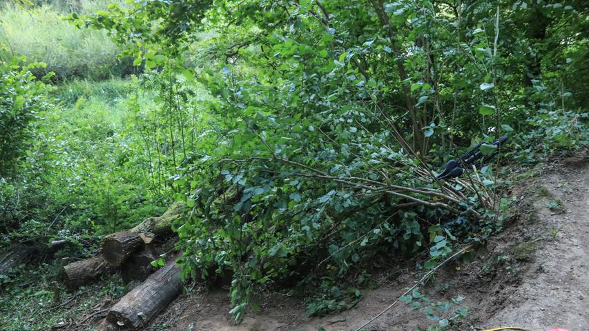 Nach schwerem Sturz von Pedelec im Wald: Rettung erfolgt aus der Luft
