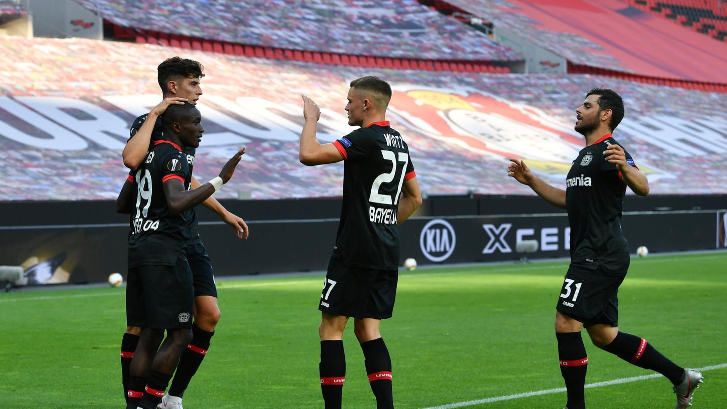 Bayer 04 Leverskusen gewinnt das Achtelfinal-Rückspiel gegen die Glasgow Rangers souverän mit 1:0.
Bayer 04 Leverskusen gewinnt das Achtelfinal-Rückspiel gegen die Glasgow Rangers souverän mit 1:0.