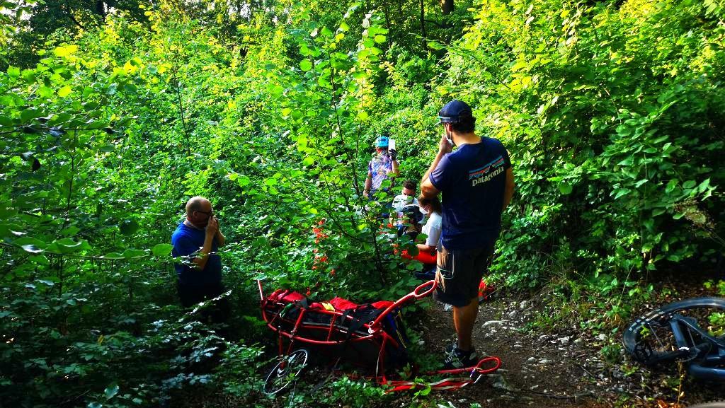 Bergwacht und BRK retten gestürzte Mountainbikerin bei Rettern