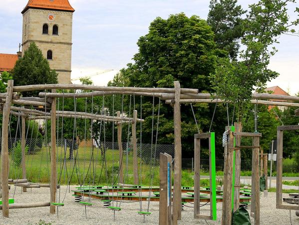 Spielplätze im Kreis Forchheim: Balancespaß am Hirtenbach in Heroldsbach