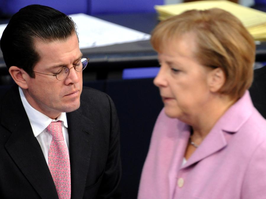 Guttenbergs Rucktritt Bringt Merkel In Not Politik Nordbayern De