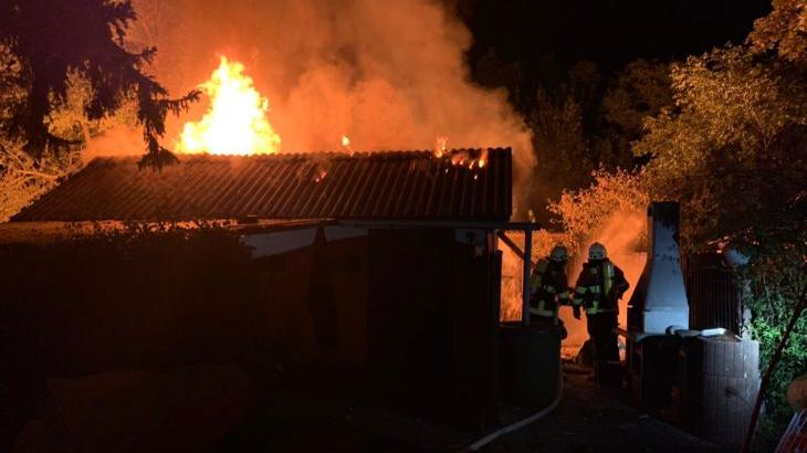 Schreck im Nürnberger Land: Gartenhütte fängt Feuer