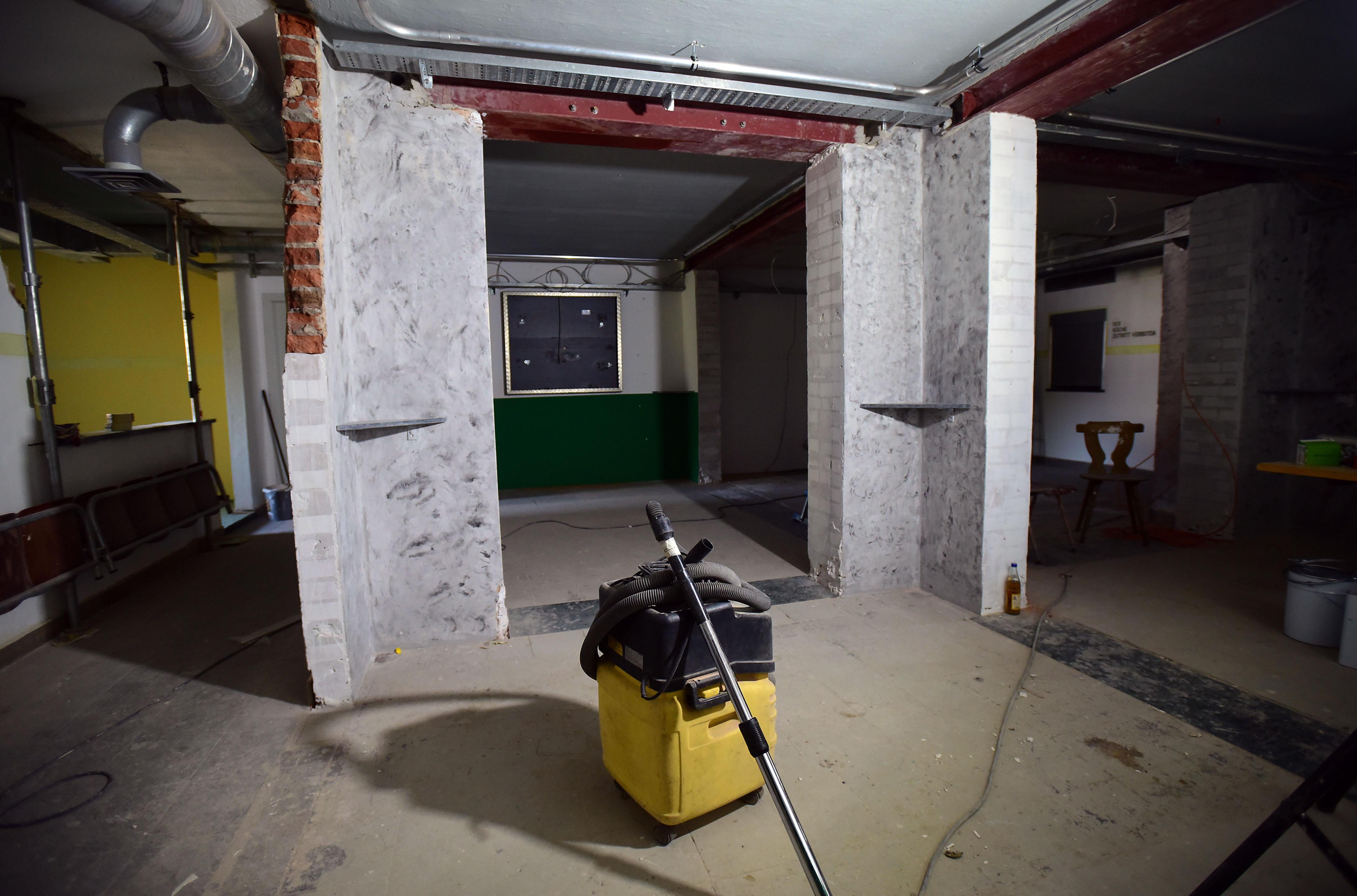 Die Elektrik ist bereits fertig, jetzt fehlt noch Farbe auf den Wänden.