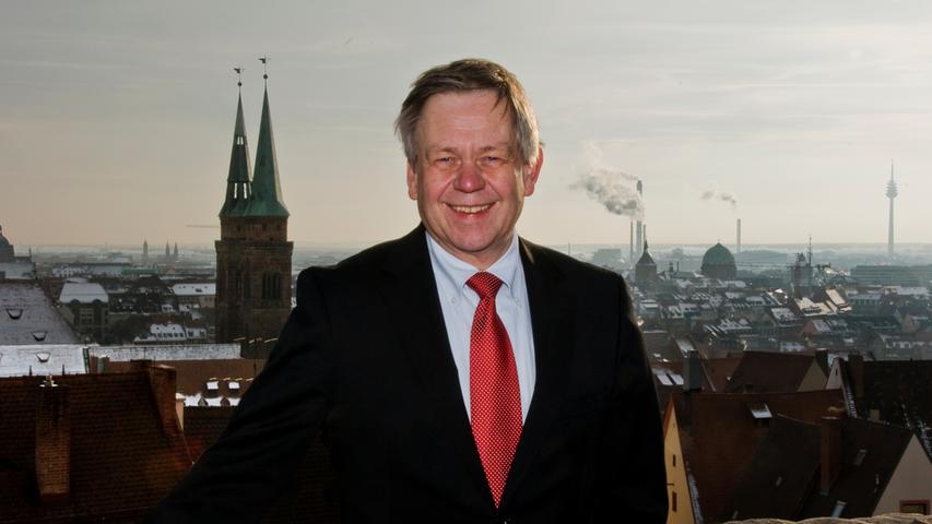 "Es sieht so aus, als seien sich Union und Grüne näher gekommen, aber dann hat die FDP einen Schnitt gemacht", sagt Freller, der sich mit anderen Landtagsabgeordneten auf einer Dienstreise befindet und von Estland aus die Ereignisse verfolgt hat. "Jetzt wird wieder die SPD ins Spiel kommen. Sie hat nun eine Riesenverpflichtung" betont Freller. Die SPD könne nicht mehr einfach weiterhin "ohne uns" sagen. "Eine neue große Koalition wäre mir lieber als Neuwahlen, die der AfD wahrscheinlich weitere Zugewinne brächten." "Es sieht so aus, als seien sich Union und Grüne näher gekommen, aber dann hat die FDP einen Schnitt gemacht", sagt Freller, der sich mit anderen Landtagsabgeordneten auf einer Dienstreise befindet und von Estland aus die Ereignisse verfolgt hat. "Jetzt wird wieder die SPD ins Spiel kommen. Sie hat nun eine Riesenverpflichtung" betont Freller. Die SPD könne nicht mehr einfach weiterhin "ohne uns" sagen. "Eine neue große Koalition wäre mir lieber als Neuwahlen, die der AfD wahrscheinlich weitere Zugewinne brächten."