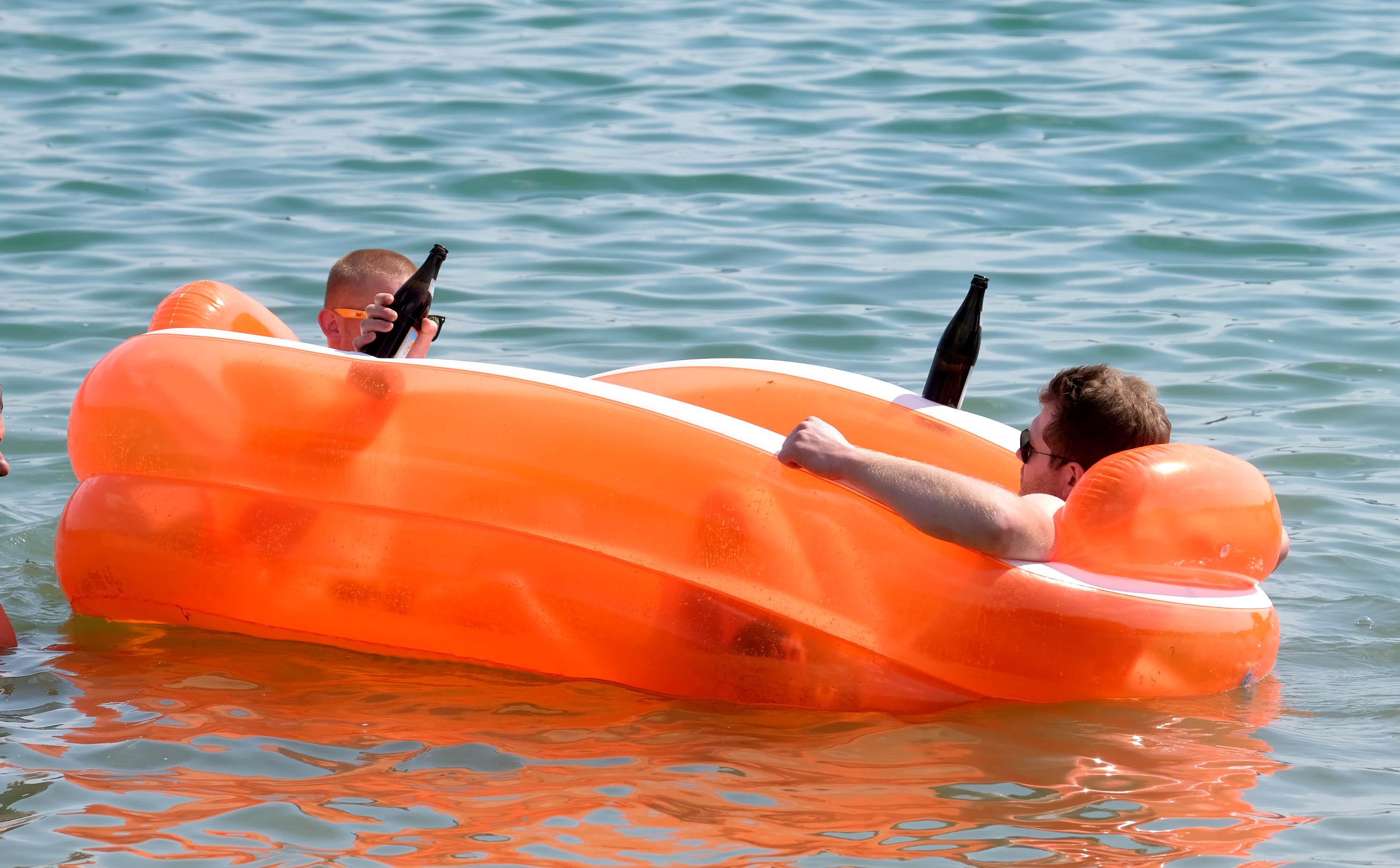 Besuch an Neumarkts Badewanne: an einem der heißesten Tage des Jahres am Baggersee in Sengenthal