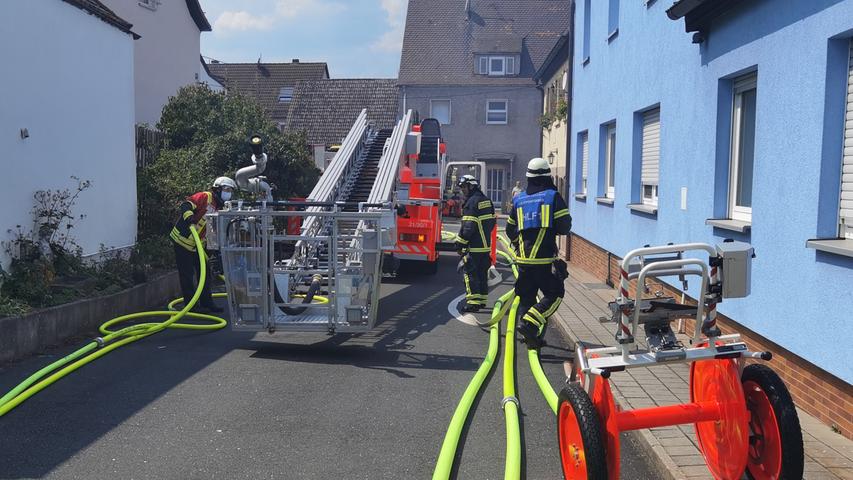 Garagenbrand in Cadolzburg: Schweißtreibender Einsatz für die Feuerwehr
