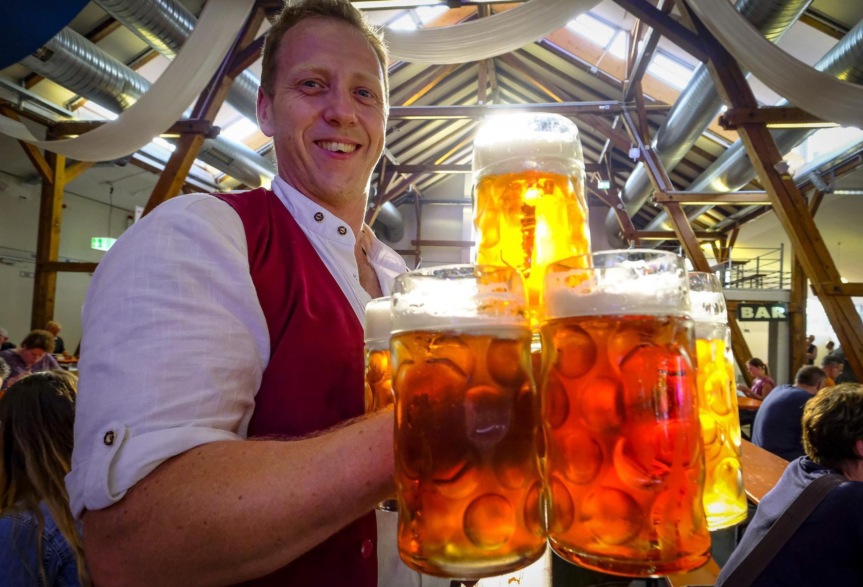 Kein Jura Volksfest In Neumarkt Kellner Klagen Uber Loch Im Herzen Neumarkt Nordbayern De