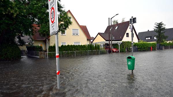 ... die Wege buchstäblich geflutet wurden. Für die Feuerwehren der Region hieß das...