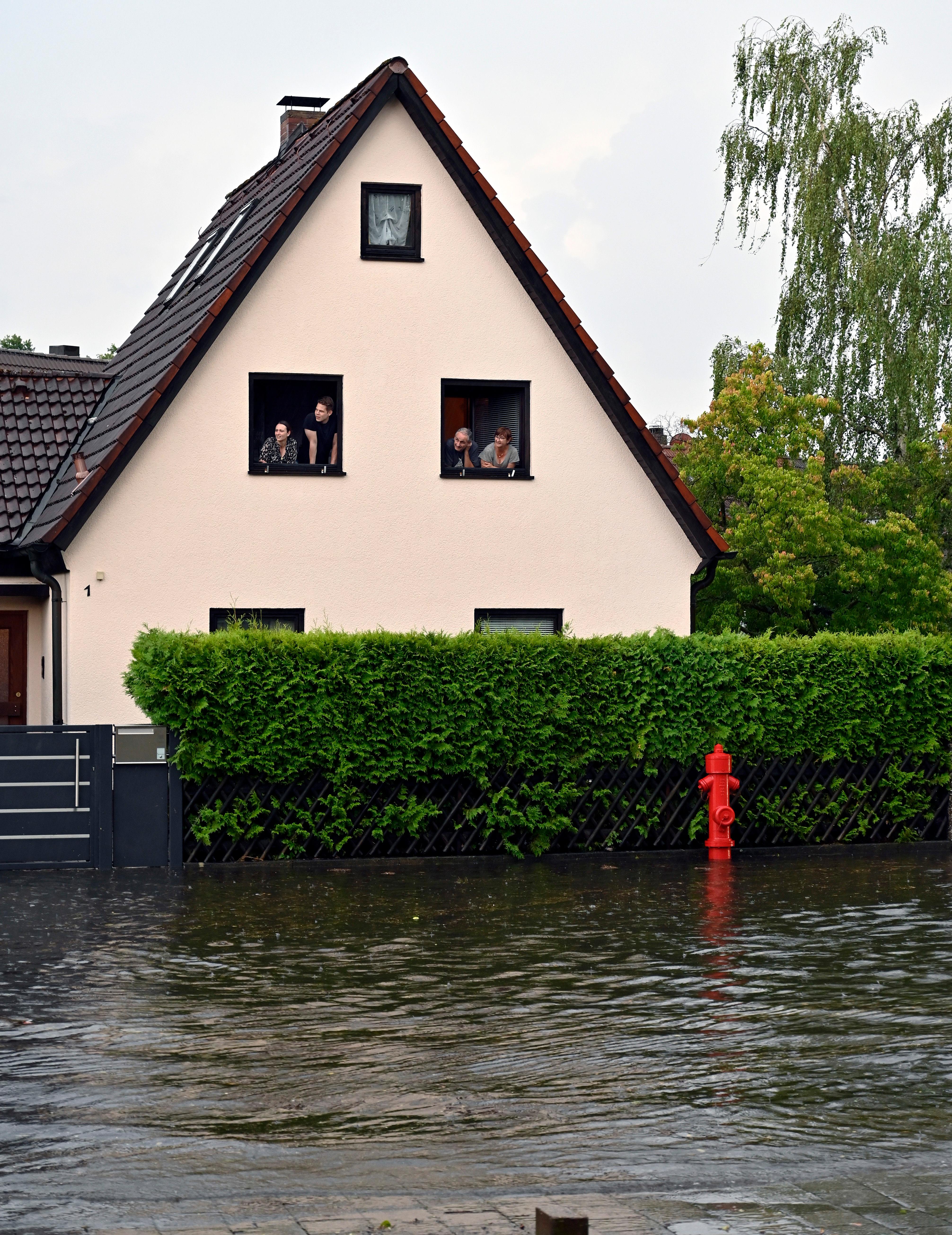 ... am Ende auch nur verwundert aus dem Fenster schauen. Zu sehen gab es nur...