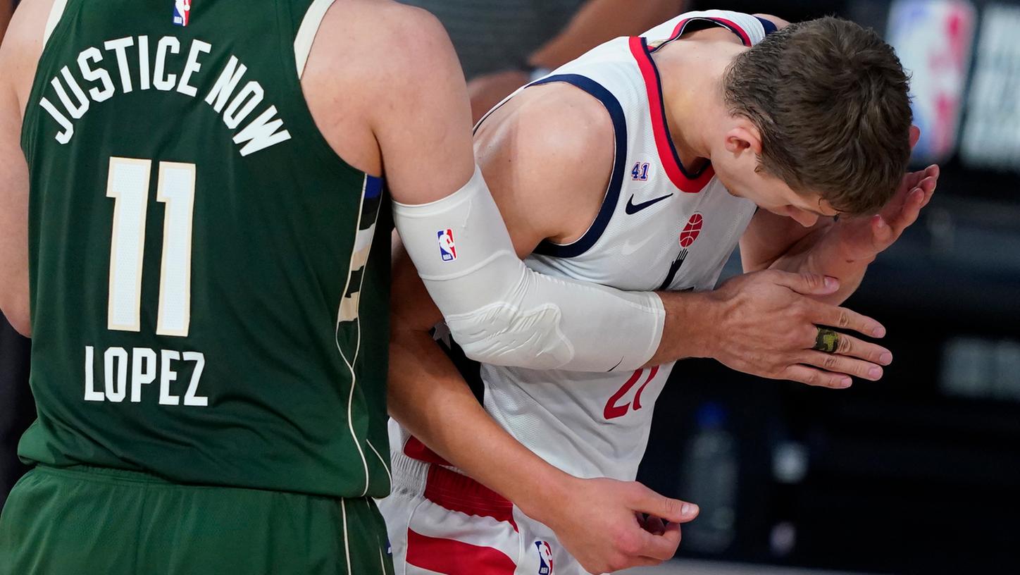 Der deutsche NBA-Profi Moritz Wagner bekam beim Spiel seiner Washington Wizards gegen die Milwaukee Bucks die Wut des MVP von 2019 zu spüren. Giannis Antetokounmpo verpasste ihm Mitte des zweiten Viertels eine schmerzhafte Kopfnuss.