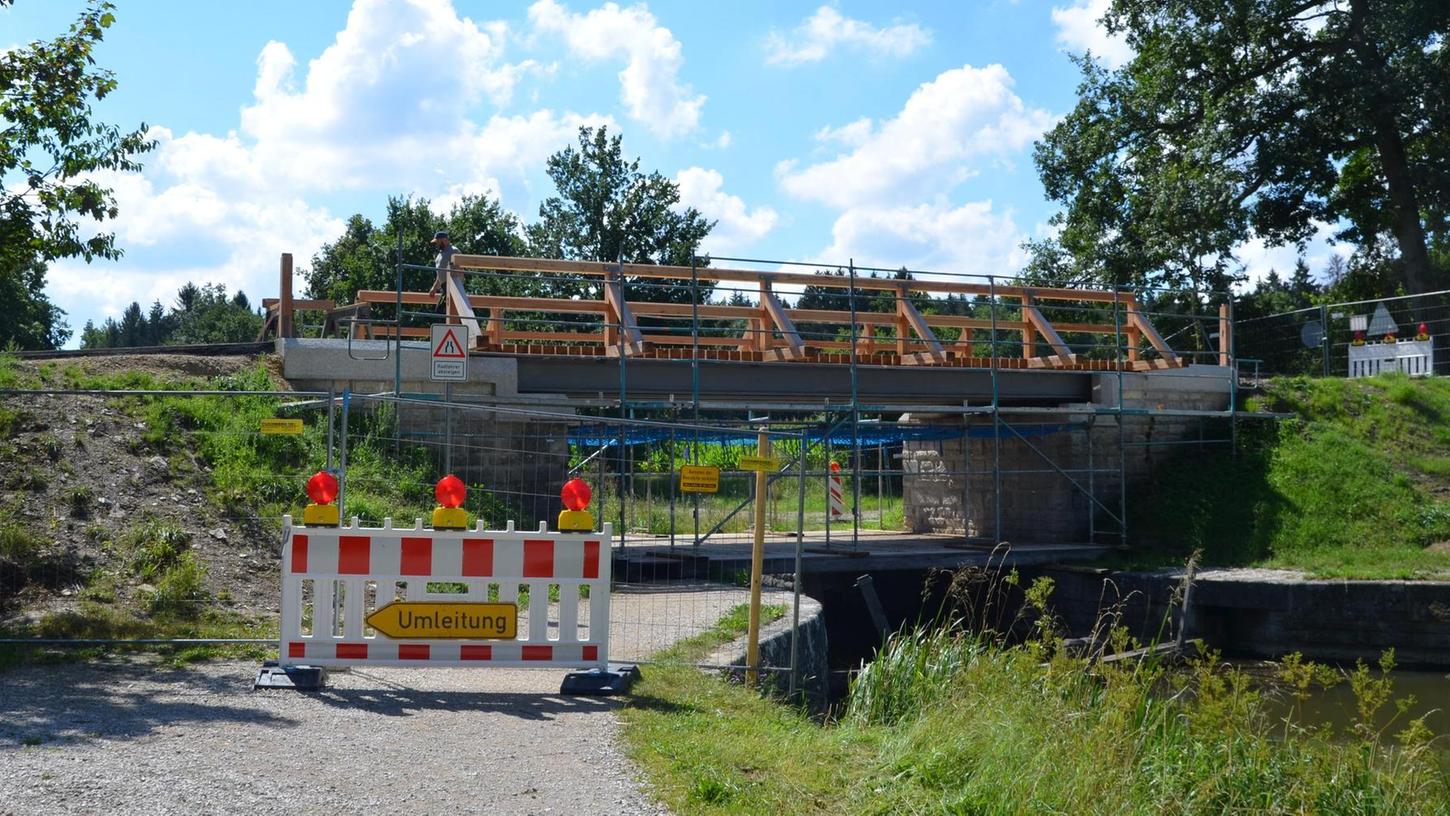 Es ist bald soweit: Kanalbrücke bei Berg vor Fertigstellung
