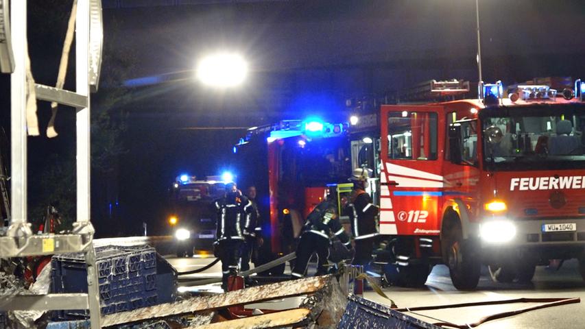 Lastwagenanhänger brennt vollständig aus: A3 über Stunden gesperrt