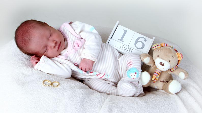 Die kleine Valerie kam am 16. Juni 2020 im Klinikum Hallerwiese zur Welt. Bei ihrer Geburt wog sie 3500 Gramm und war 53 Zentimeter groß. 