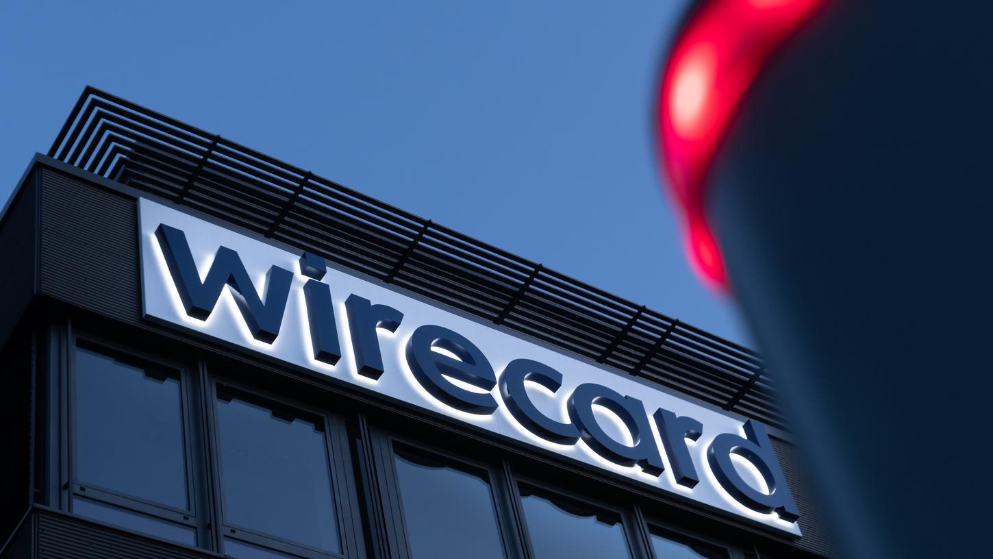 Der Schriftzug von Wirecard ist an der Firmenzentrale des Zahlungsdienstleisters in Aschheim bei München zu sehen. Der einstige Börsenliebling ist infolge eines Bilanzskandals insolvent.