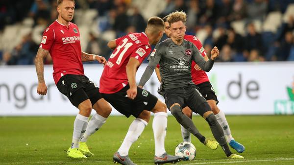 Eines seiner schönsten Tore im Club-Dress: In Hannover nahm Robin Hack im Vorjahr mächtig Anlauf, um die 96er zu erschüttern.