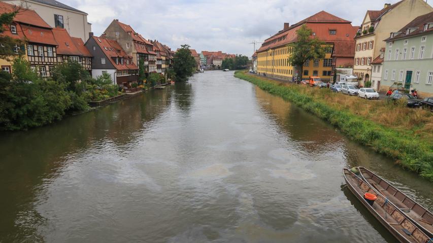 Nach technischem Defekt: Hydrauliköl gelangt bei Bamberg in Regnitz
