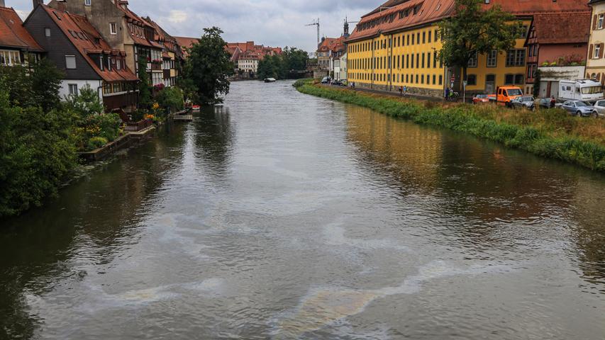 Nach technischem Defekt: Hydrauliköl gelangt bei Bamberg in Regnitz