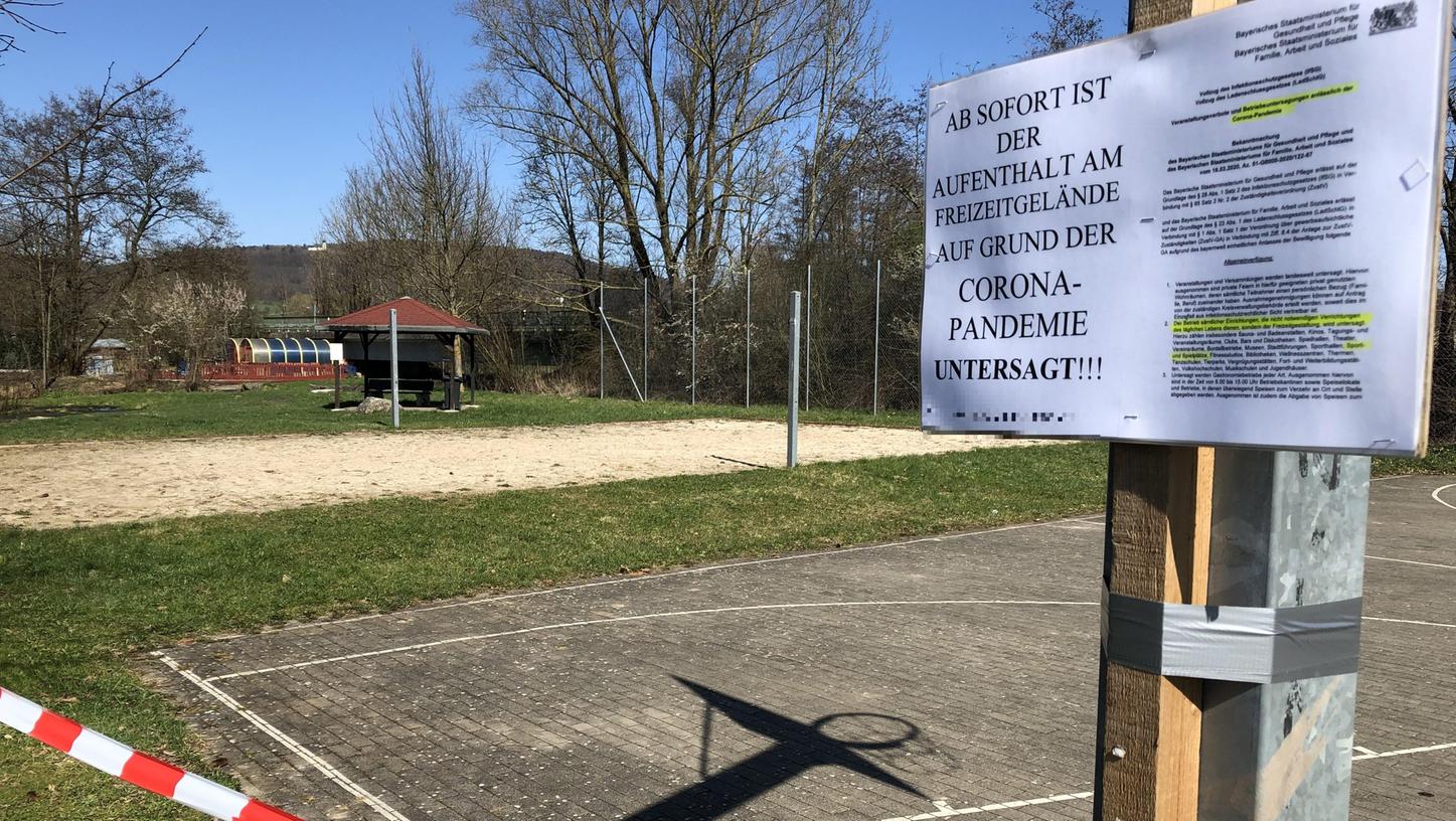 Im Frühjahr 2020 sind wegen hoher Corona-Fallzahlen die Spielplätze im Landkreis  Forchheim gesperrt worden. 