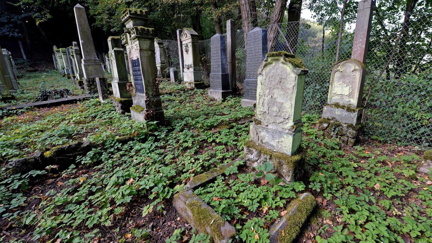 Ein neuer Zaun für Erlangens jüdischen Friedhof